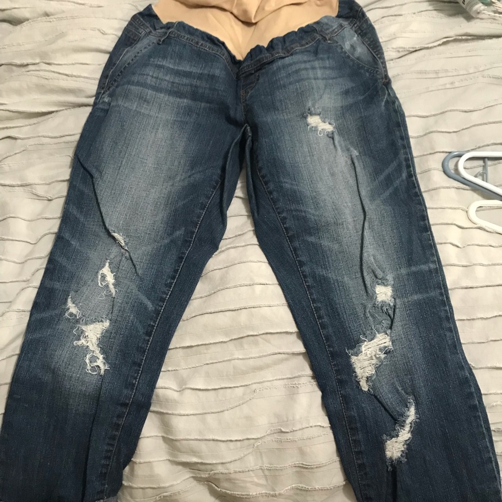 Stylish and comfy maternity jeans
